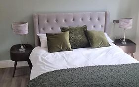 Jasmin Apartments - Luxury 1 & 2 Bedroom Units With Free Parking
