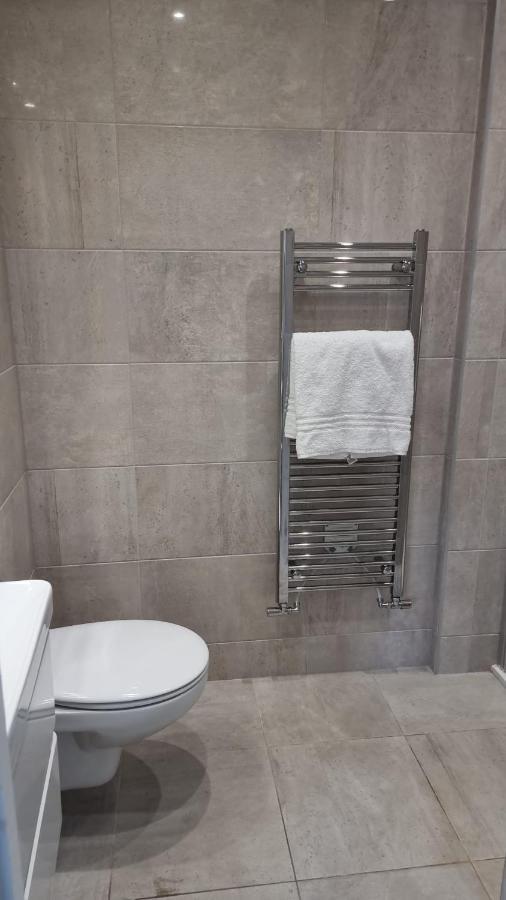 Jasmin Apartments - Luxury 1 & 2 Bedroom Units With Free Parking Bushey Exterior photo