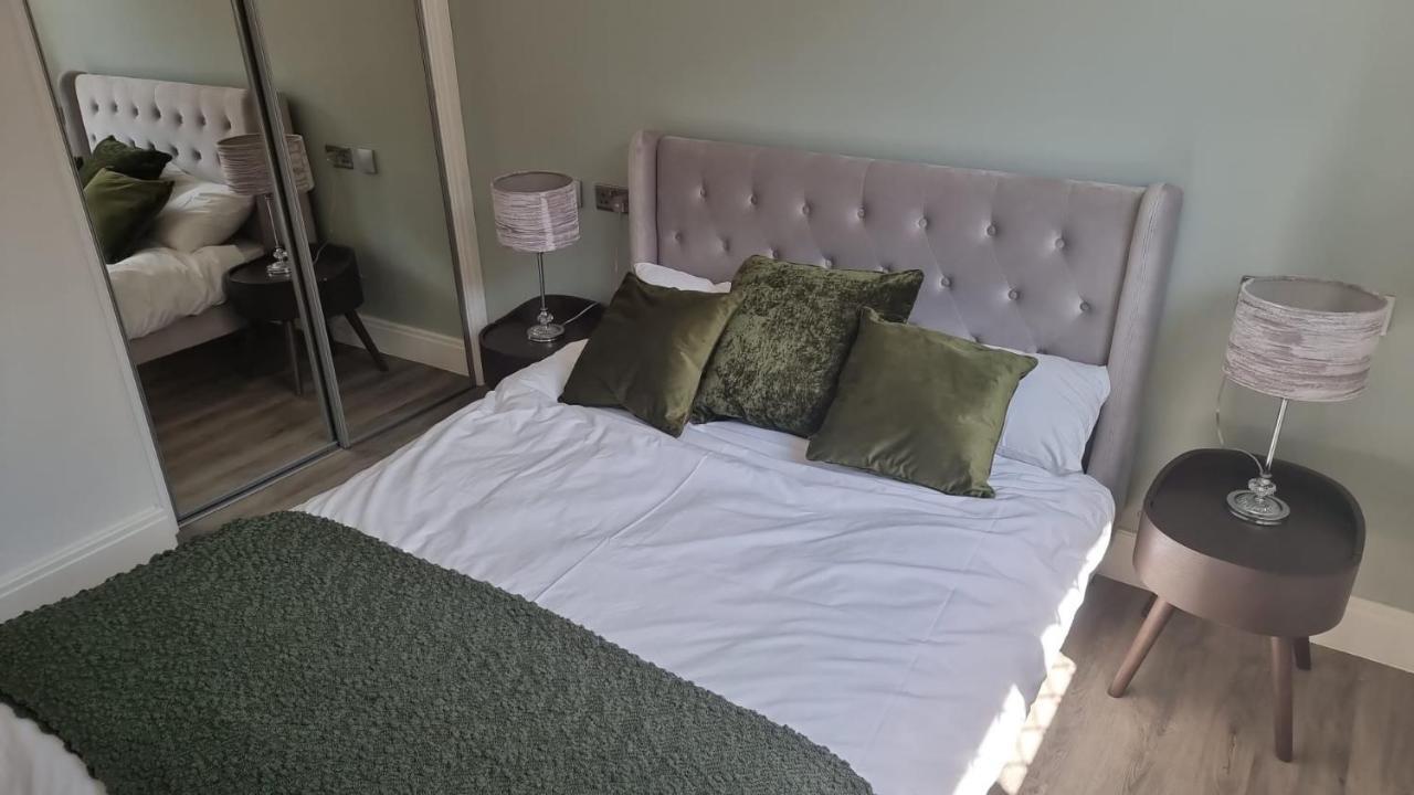 Jasmin Apartments - Luxury 1 & 2 Bedroom Units With Free Parking Bushey Exterior photo