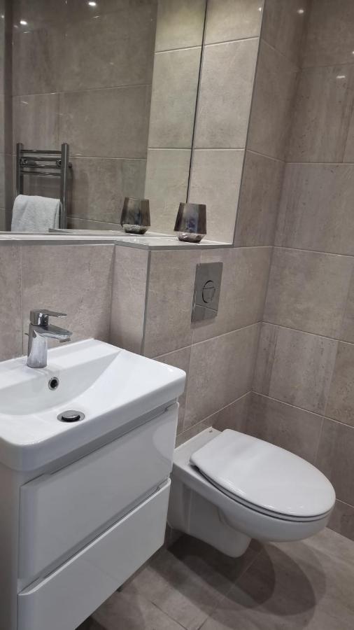 Jasmin Apartments - Luxury 1 & 2 Bedroom Units With Free Parking Bushey Exterior photo