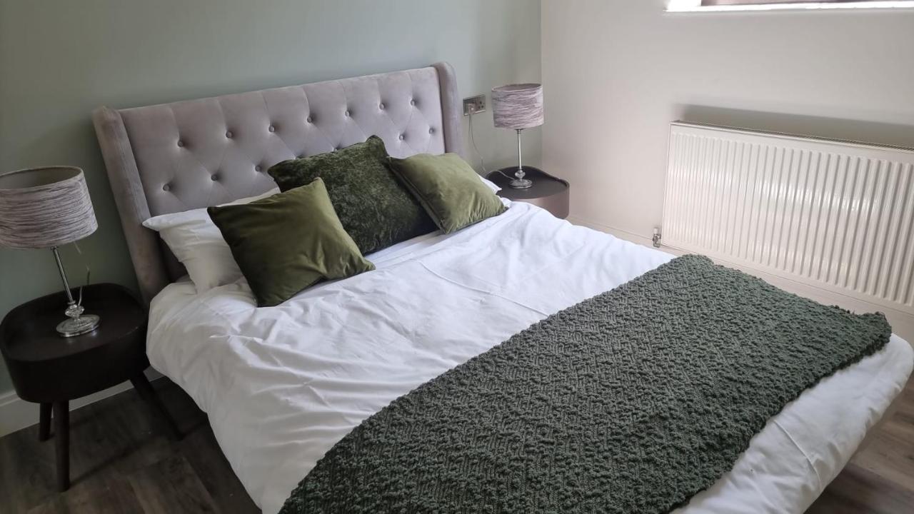 Jasmin Apartments - Luxury 1 & 2 Bedroom Units With Free Parking Bushey Exterior photo