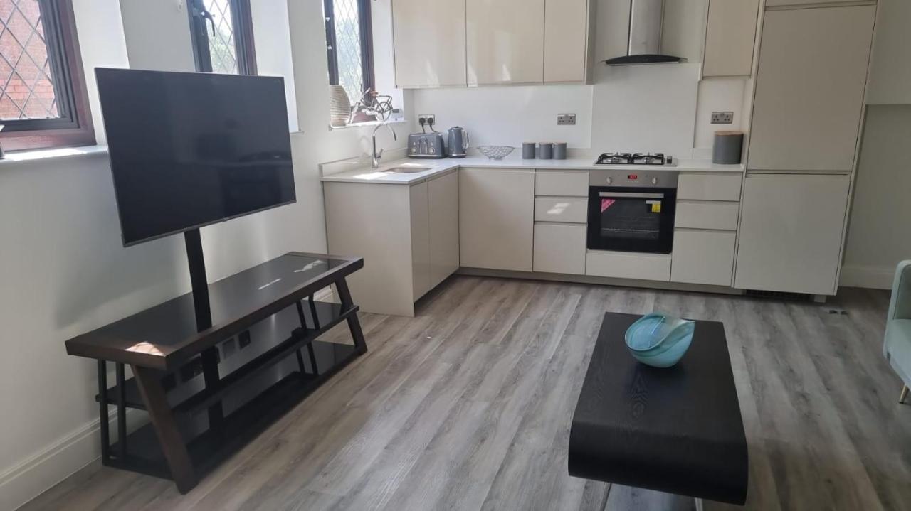 Jasmin Apartments - Luxury 1 & 2 Bedroom Units With Free Parking Bushey Exterior photo