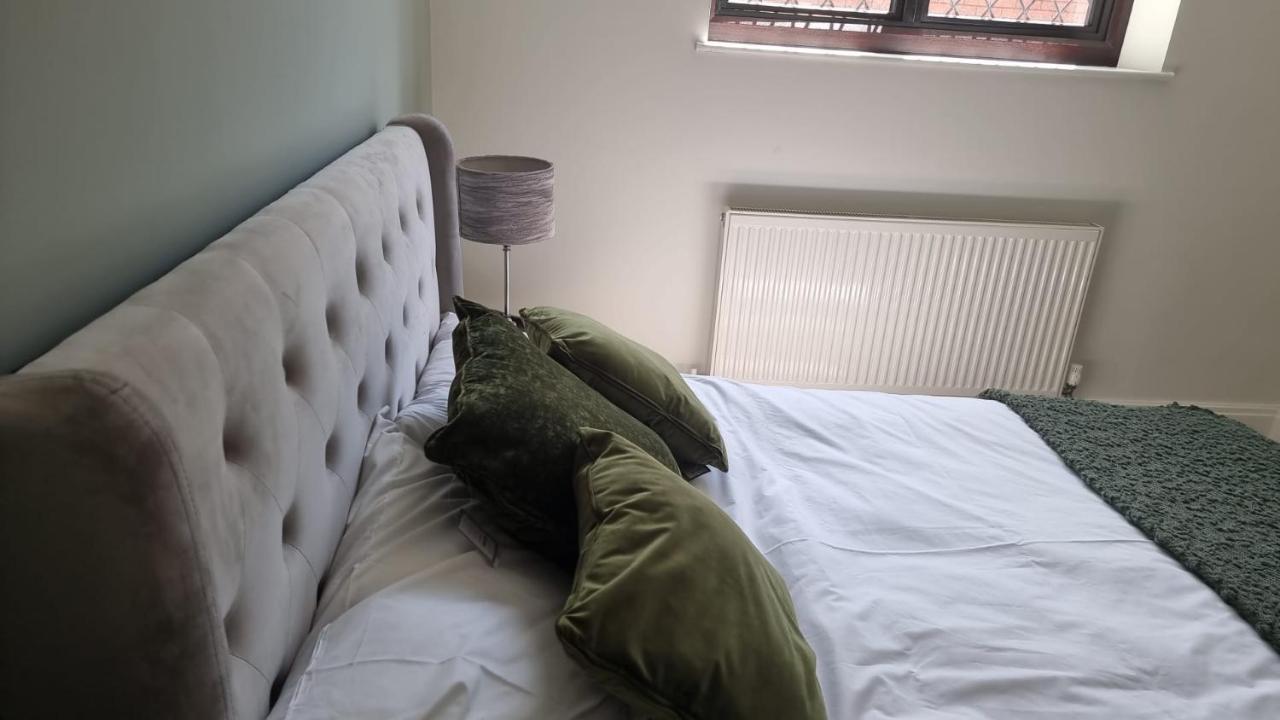 Jasmin Apartments - Luxury 1 & 2 Bedroom Units With Free Parking Bushey Exterior photo