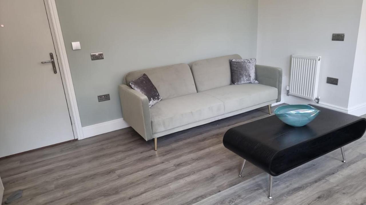 Jasmin Apartments - Luxury 1 & 2 Bedroom Units With Free Parking Bushey Exterior photo
