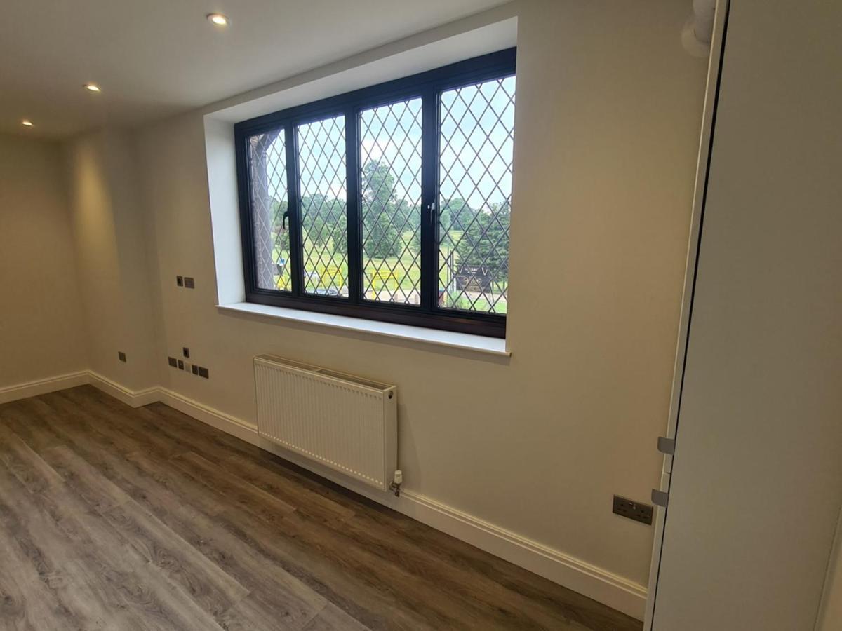 Jasmin Apartments - Luxury 1 & 2 Bedroom Units With Free Parking Bushey Exterior photo